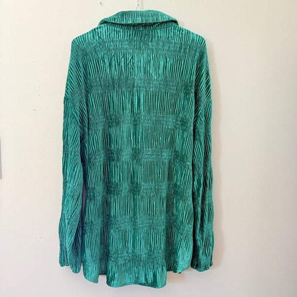 BiBi Emerald Crinkled Button-Up Blouse - Picture 2 of 6